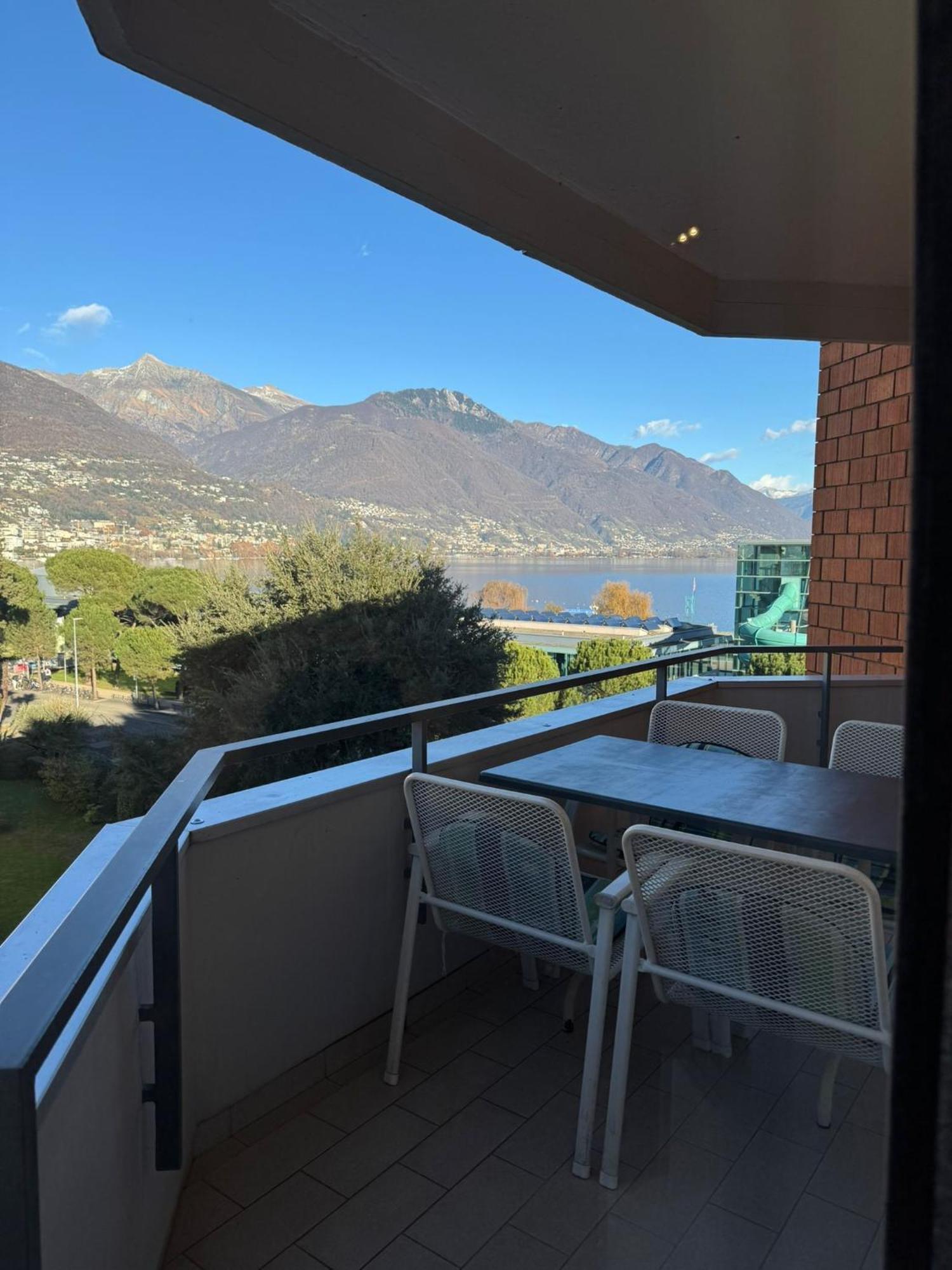 Locarno: Casa Lido Lägenhet Exteriör bild